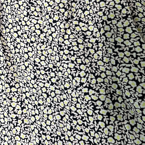 Giant Tiger Short Sleeve Top - Picture 3 of 5